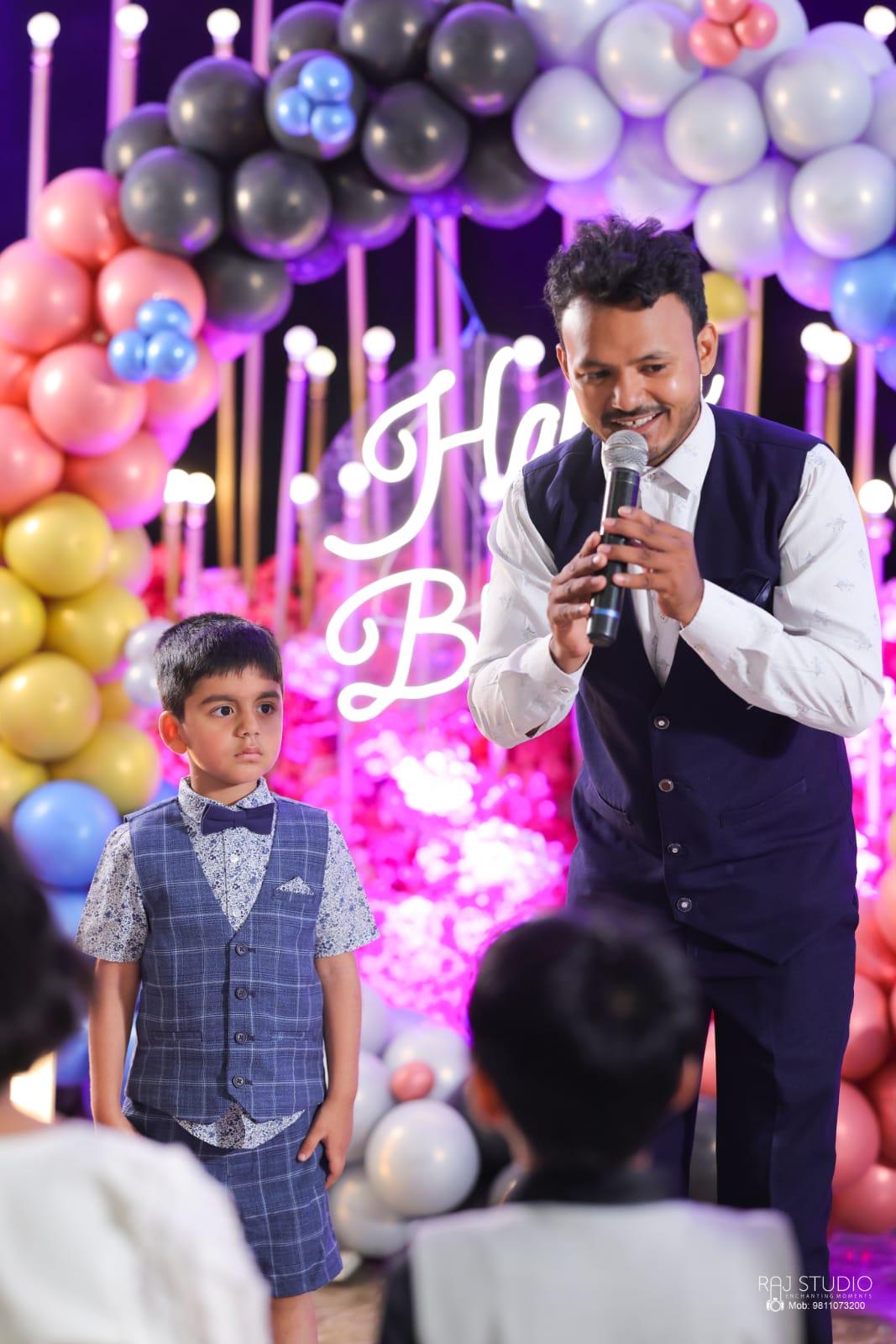 1 artist 40 minutes with live bird and animal